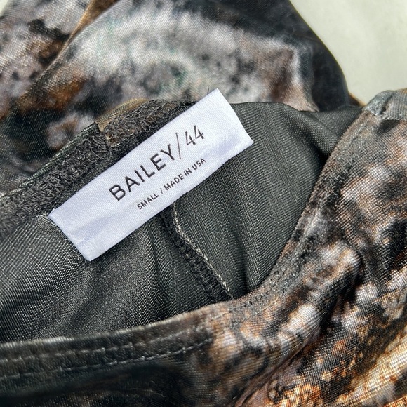 NWT Anthropologie Bailey 44 Magic Forrest Stretch Velvet Bell Sleeve Top Size S - Picture 9 of 10